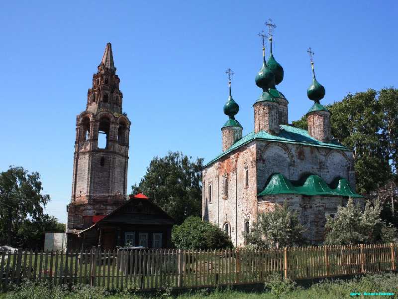 село Сербилово, ансамбль Спасо-Кукоцкого монастыря, фото - Ксения Лонина.